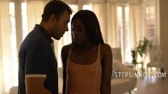 Играть Запретная любовь сводных сестер: межрасовая табу, чернокожая эротика